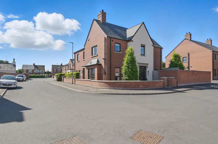 13 Finaghy Park Gardens, south belfast, belfast, BT10 0FU