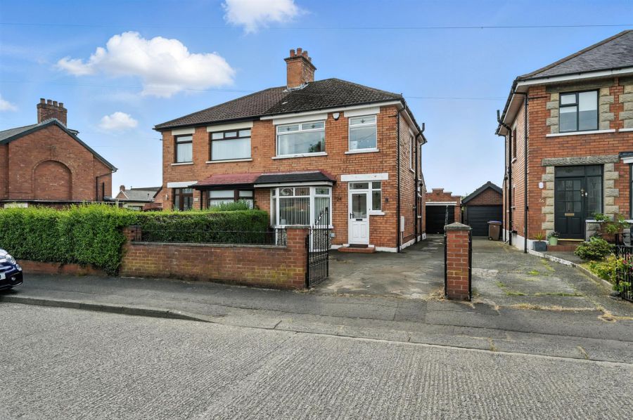 24 Locksley Gardens, south belfast, belfast, BT10 0EA