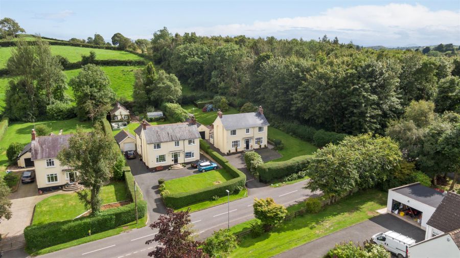 56 Ballymaglave Road, ballynahinch, BT24 8QB