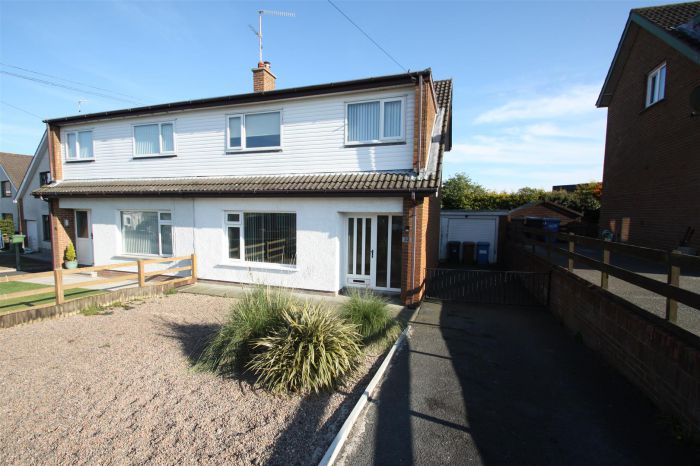 32 Moyra Crescent, saintfield, BT24 7AG
