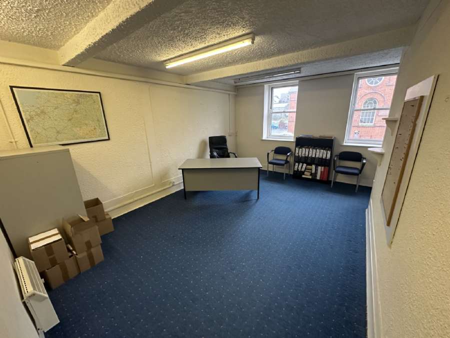 First Floor Office At 32 Market Square, dromore, BT25 1AW