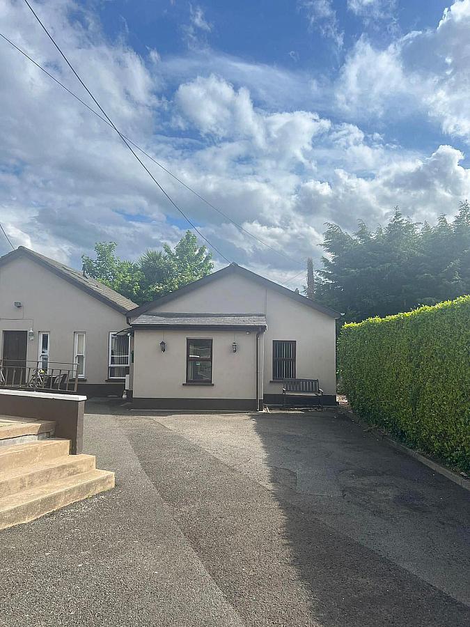 1b Lansdowne Crescent, larne, BT40 1BW