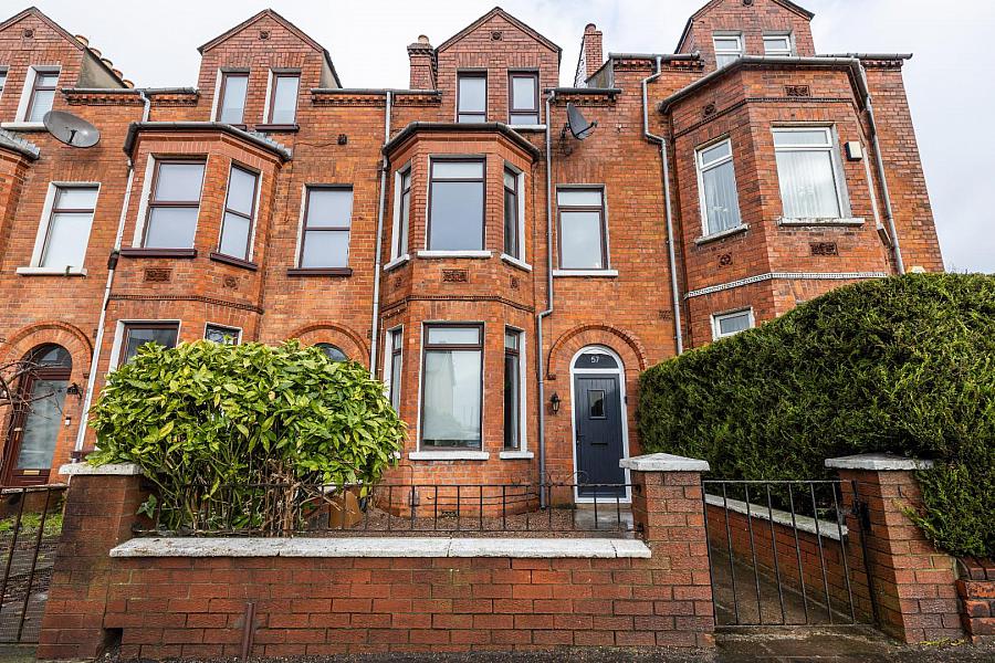 Rm 1, 57 Ballygomartin Road, belfast, BT13 3LB
