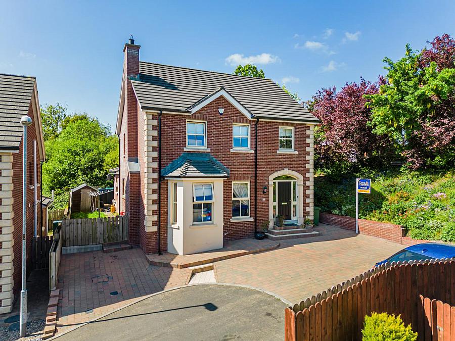 4 Quillyburn Hall, dromore, BT25 1FY