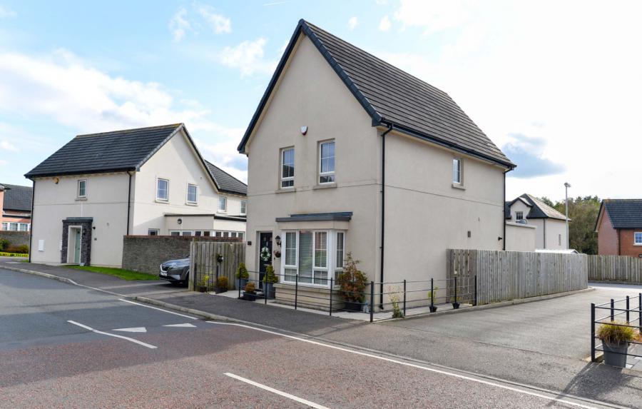 15 Millmount Village Square, dundonald, belfast, BT16 1YX