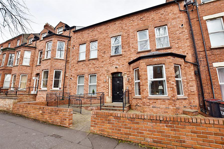 Apt 4, 104 Eglantine Avenue, belfast, BT9 6EU