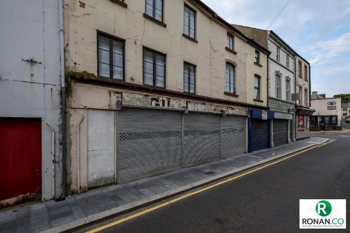 7 Castle Place, strabane, BT82 8AW