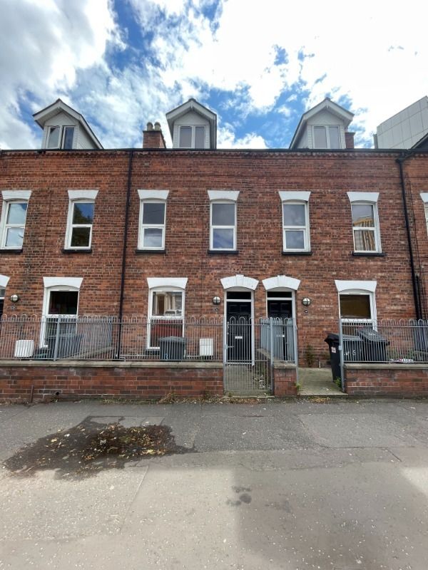 32 Lisburn Road, belfast, BT9 6AA