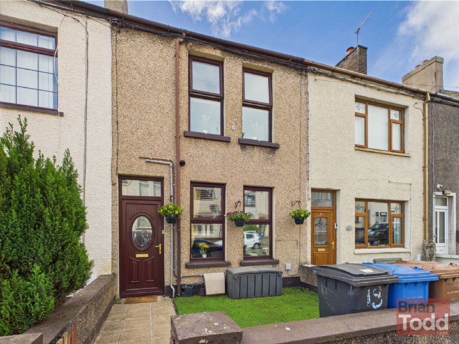 18 Albert Street, larne, BT40 1LG