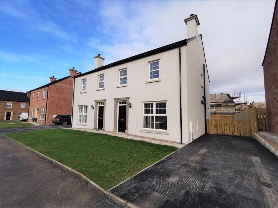 120, Render, Dickson's Wood, craigavon, BT65 5EZ