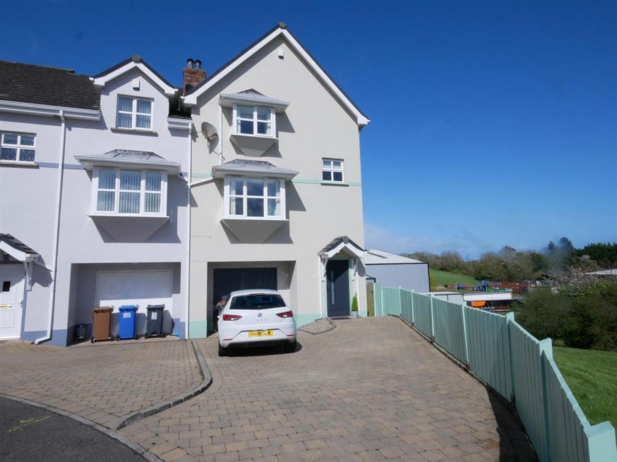 31 Todds Hill Park, saintfield, BT24 7FB