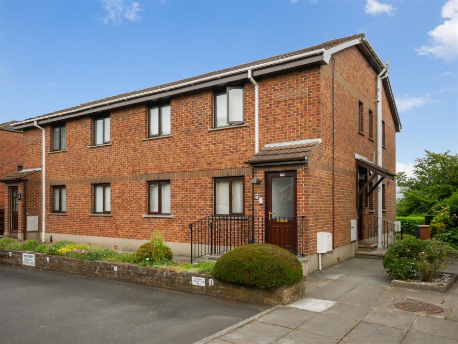 Apt, 11a Glencregagh Court, glencregagh road, belfast, BT6 0PA