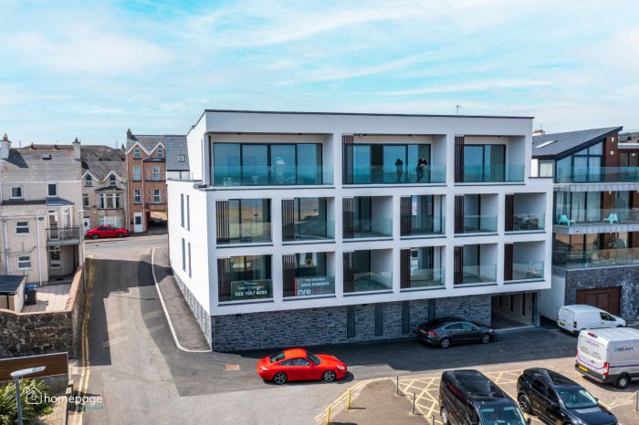 Top Floor The Tides, causeway street, portrush, BT56 8AD
