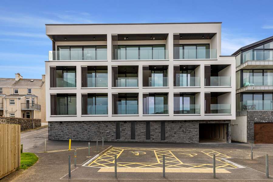 Penthouse The Tides, Causeway Street, portrush, BT56 8AD
