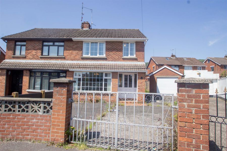 83 Stewartstown Park, west belfast, stewarststown road, BT11 9GJ