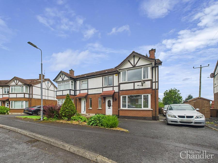 16 Meadowvale Avenue, carryduff, BT8 8QY
