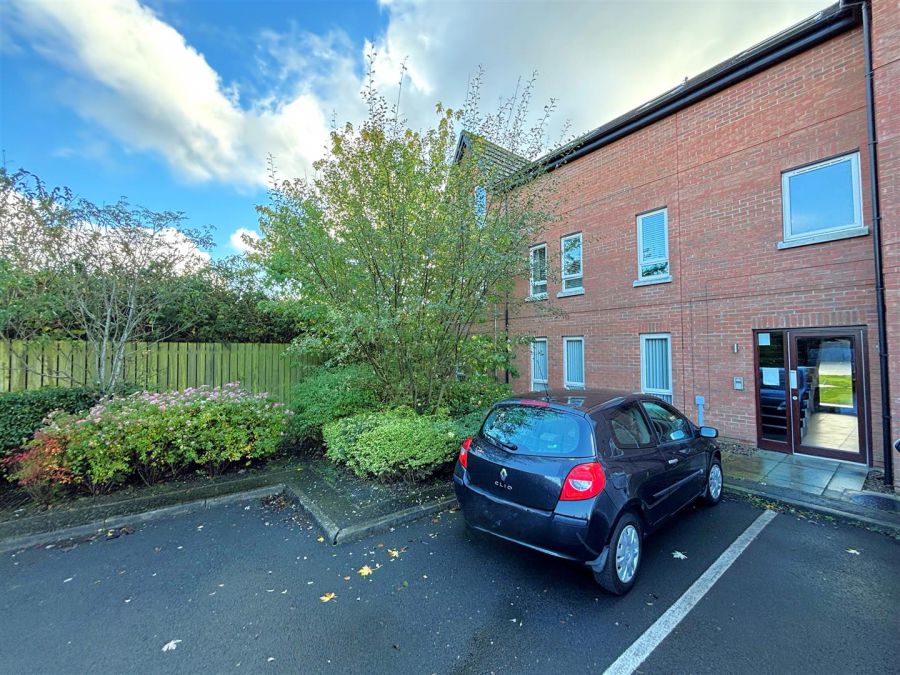 Apt 30, 5 West Circular Close, ballygomartin, belfast, BT13 3WQ