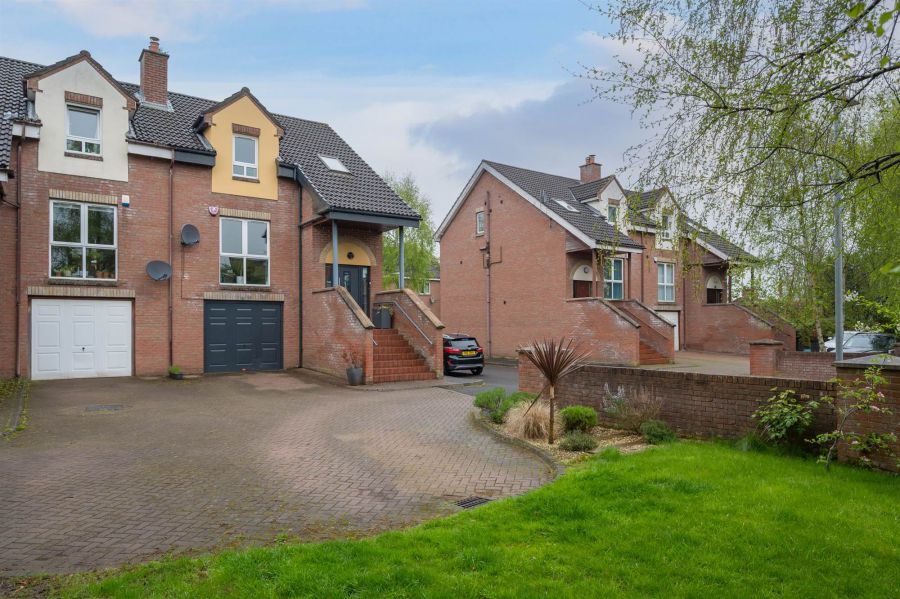 2 Barnetts Chase, stormont, belfast, BT5 7BF