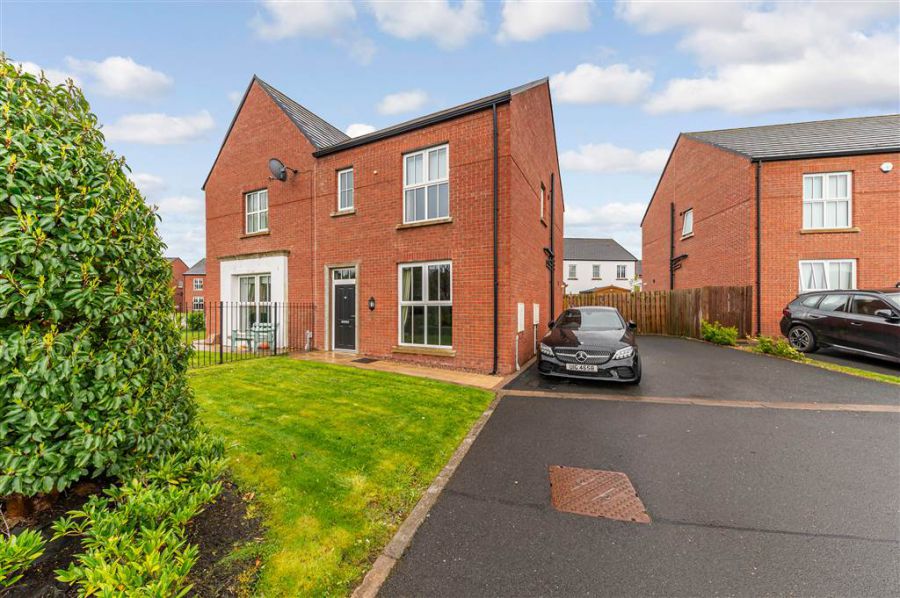 45 Eaton Park, dunmurry, derriaghy, BT17 9FX
