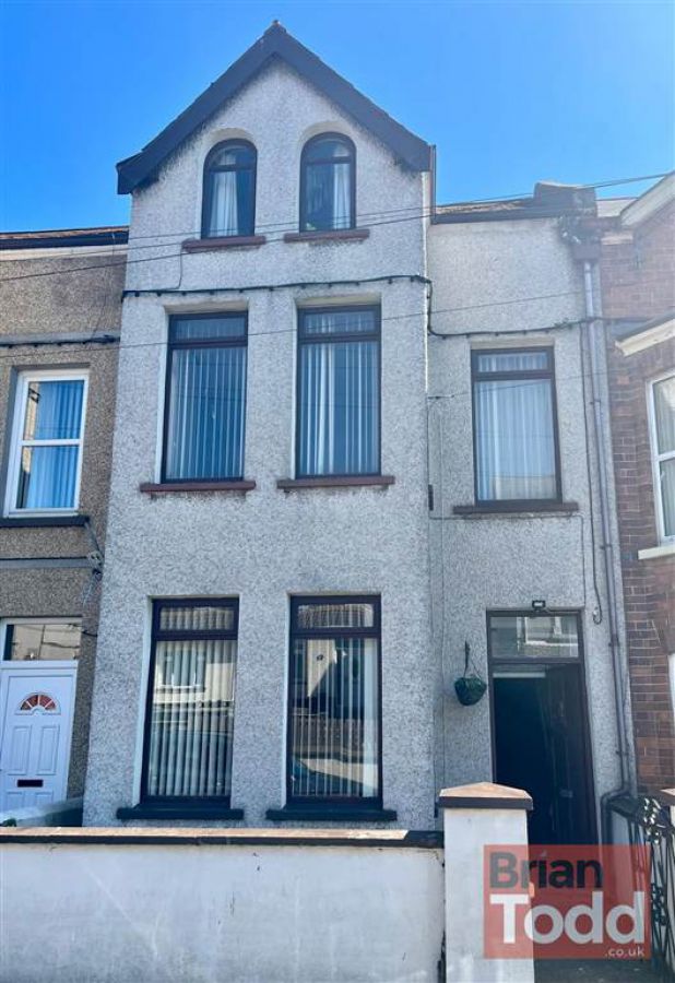 33 Victoria Road, larne, BT40 1RT