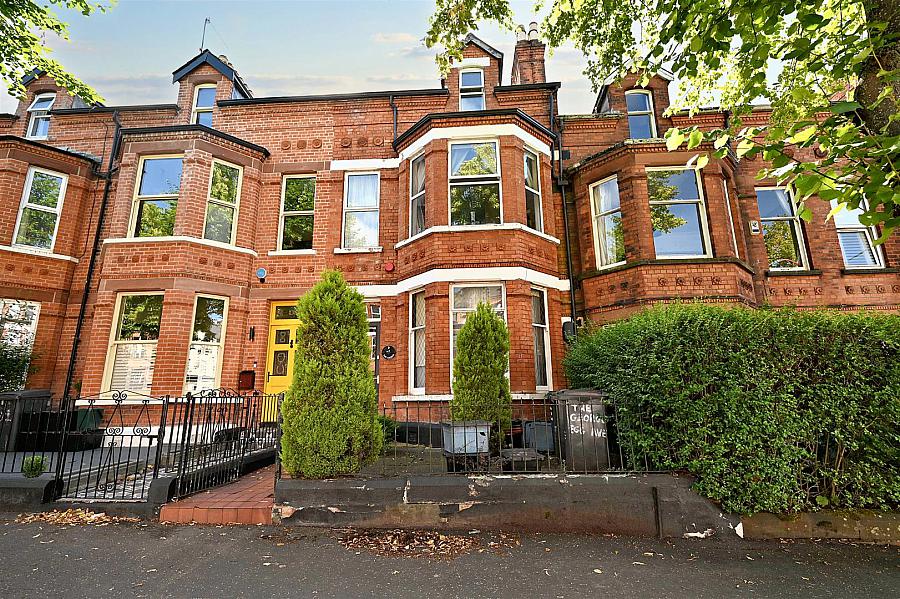 Room 9 9 Eglantine Avenue, belfast, BT9 6DW