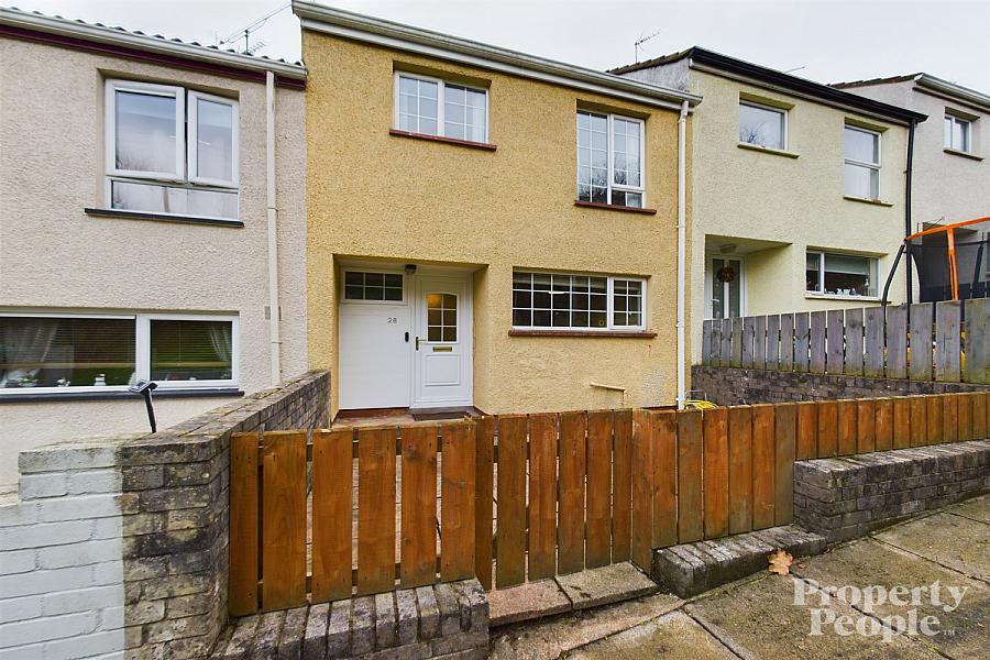 28 Crossowen Gardens, clogher, BT76 0AL