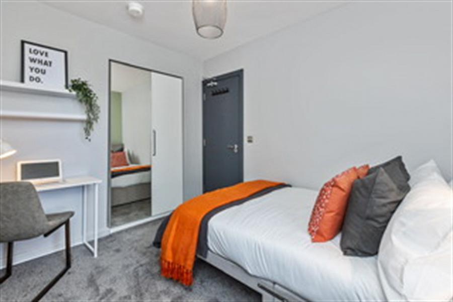 Room 2,166 Woodstock Road, woodstock, belfast, BT6 8AF